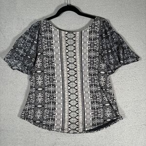 Lucky‎ Brand Women’s Size M Blouse Floral Geometric Flutter Sleeve Key Hole Back